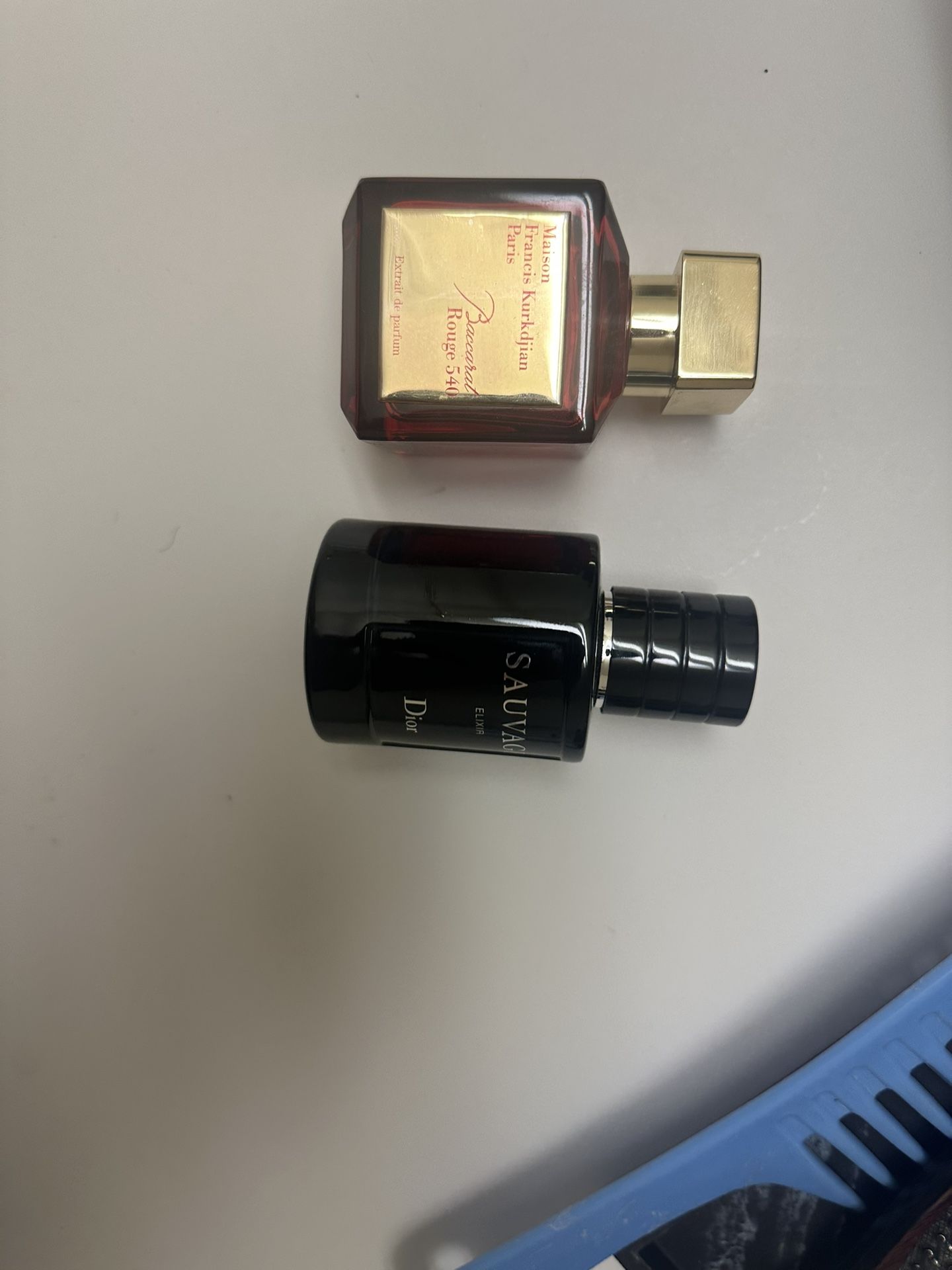 Buy 2 colonges get one free brand new hoodie Compra 2 perfumes y llévate una sudadera con capucha nueva gratis