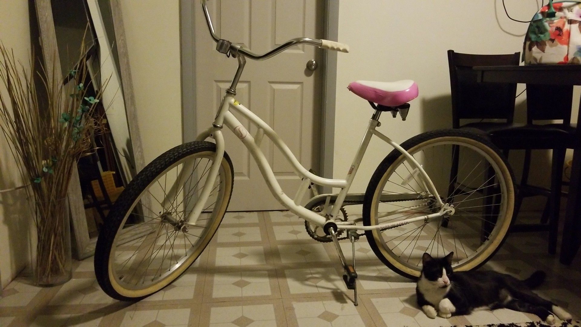 Schwinn cruiser pink & white