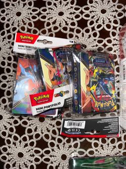 Pokemon Mega Evolutions Phantasmal Flames Mini-Portfolio Sealed