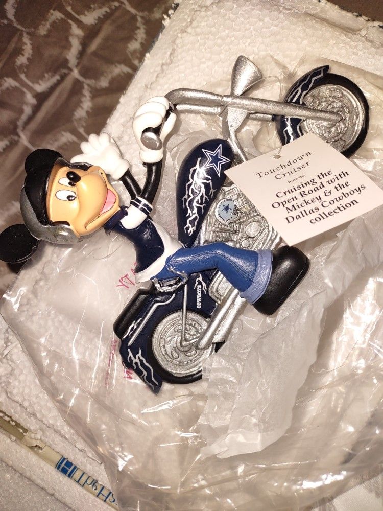 Dallas Cowboys Mickey Mouse By Hamilton Collection 