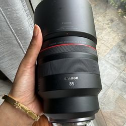 Canon RF 85mm F1.2 L USM Portrait Lens with Hood & Caps for Canon RF Mount -MINT