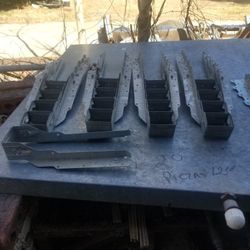 Tengo 27 piezas de este tipo de gancho para madera