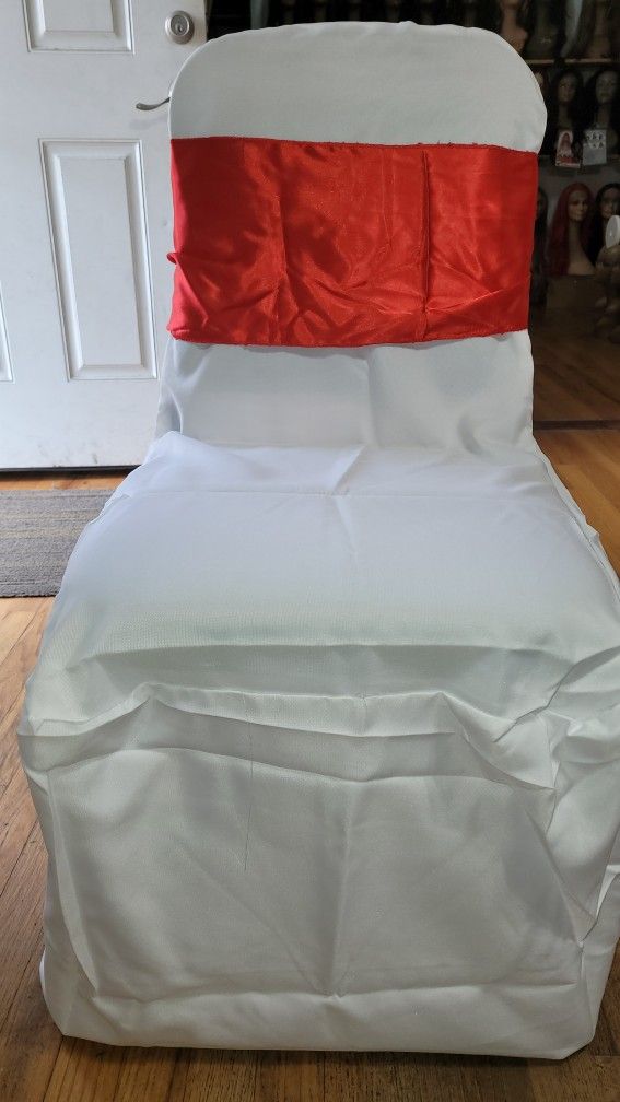White Polyester Chair Covers for Parties.  Cubre Sillas Blancas de Poliester para fiestas.  