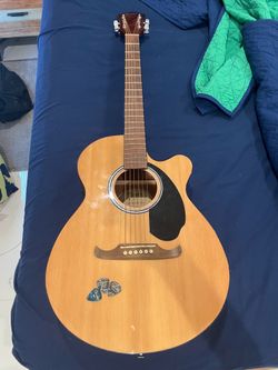 fender acoustic/electric guitar with built in tuner