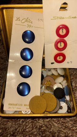 Vintage  SEWING BUTTONS Case And Mini Glass Jar With Topper(Blumenthal and Co.,  And Streamline Tags Still On Two Different Pearl Styles)