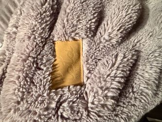 Large Lola blanket like brand new used once