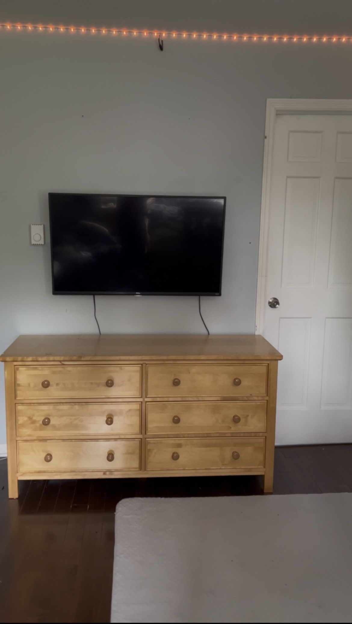 Solid Wood Dresser (6 Drawer) (Attachable Mirror Included)