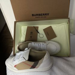 Burberry  Sneakers Size 7.5 Originales 