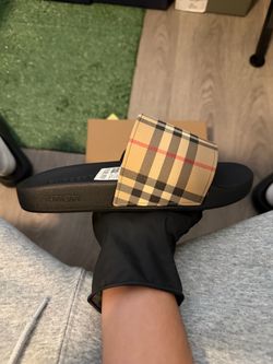 Burberry Vintage Check Slides Size 5 Men/6.5 Women‼️