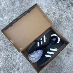 Black Samba Indoor Soccer Shoes, 7.5 in men’s 