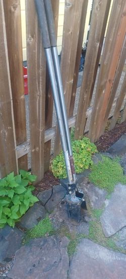 Very nice temper steel heavy duty post hole digger