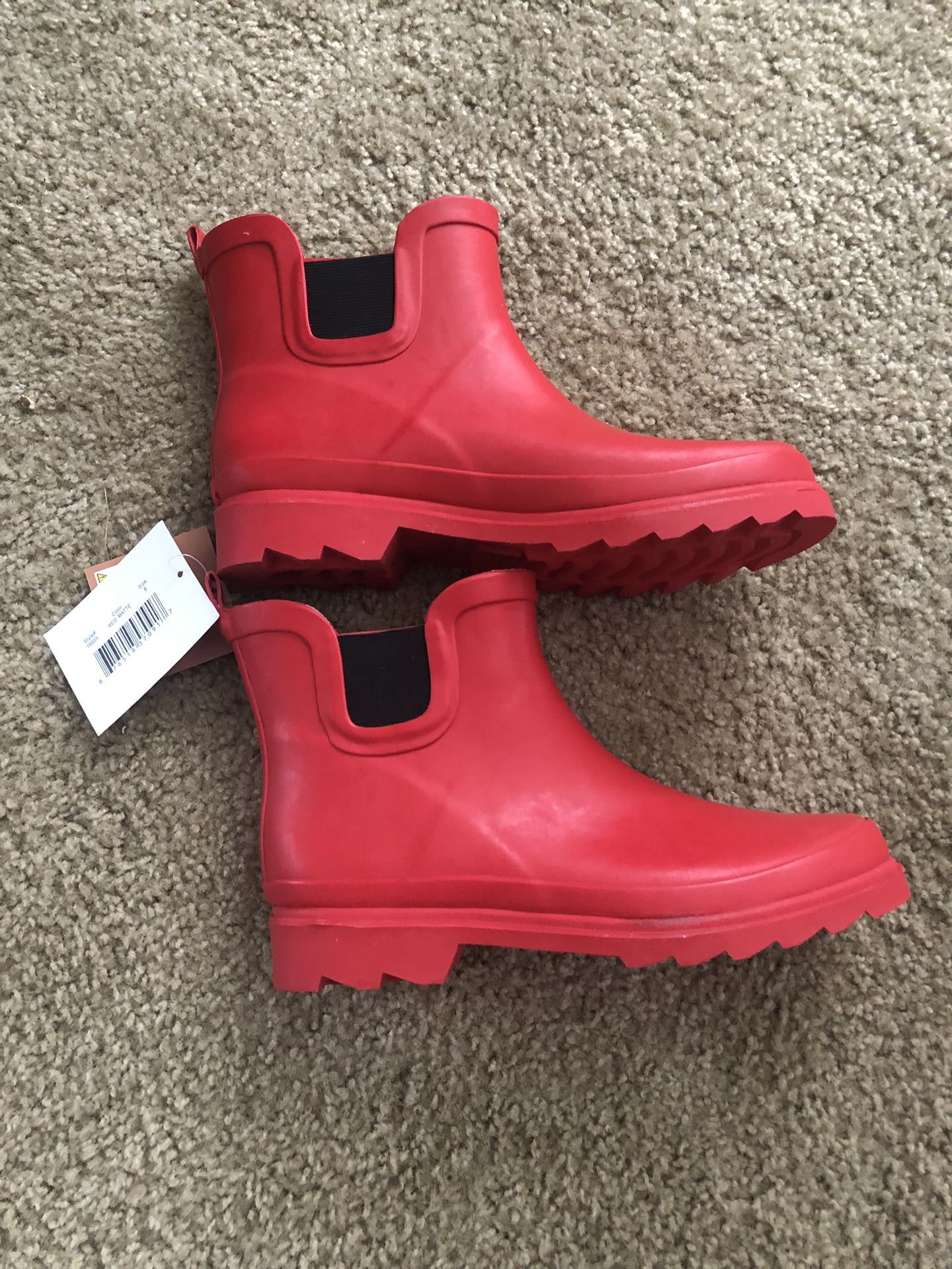 Brand New Red Norty Women’s Rubber Rain Boots Size 8