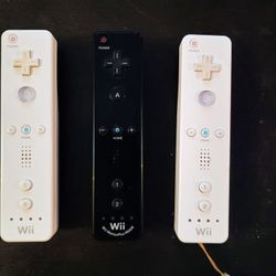 Nintendo Wii Controller Bundle 