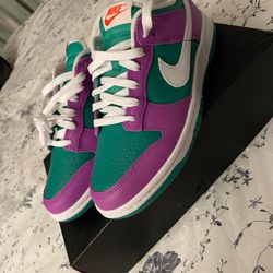 selling these for $110. DM for more shoes 