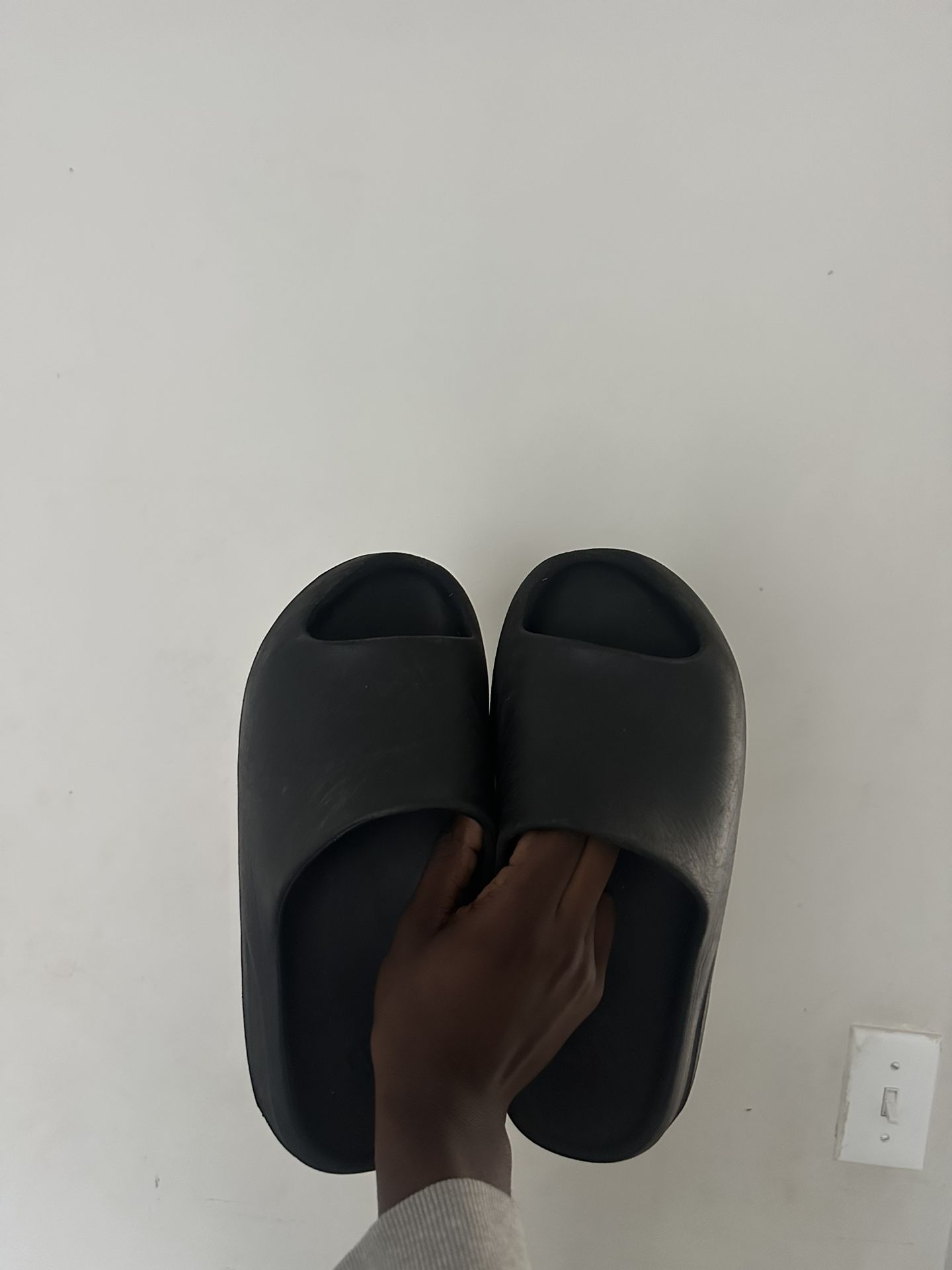 Yeezy Slides size 10