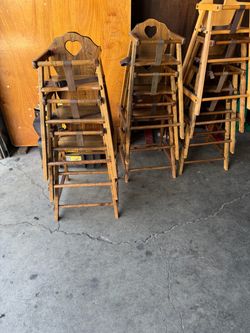 Sillas de niño 20$ cada una tengo 17