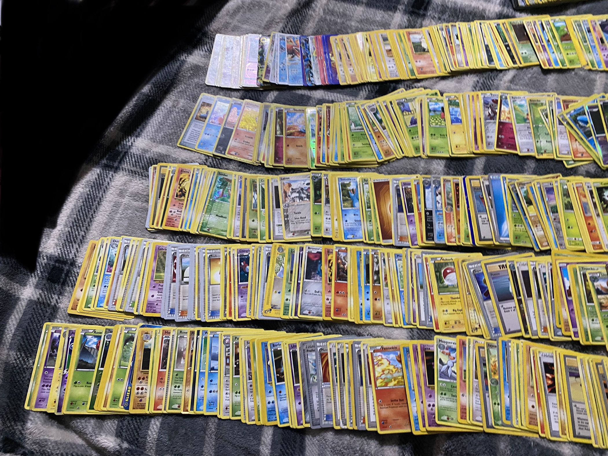 700+ Pokémon Cards