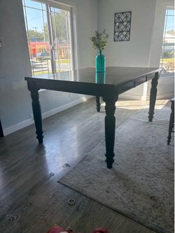 Dinning room table