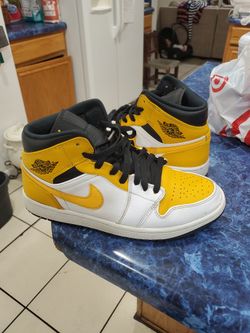 NIKE JORDAN 1 MIDS