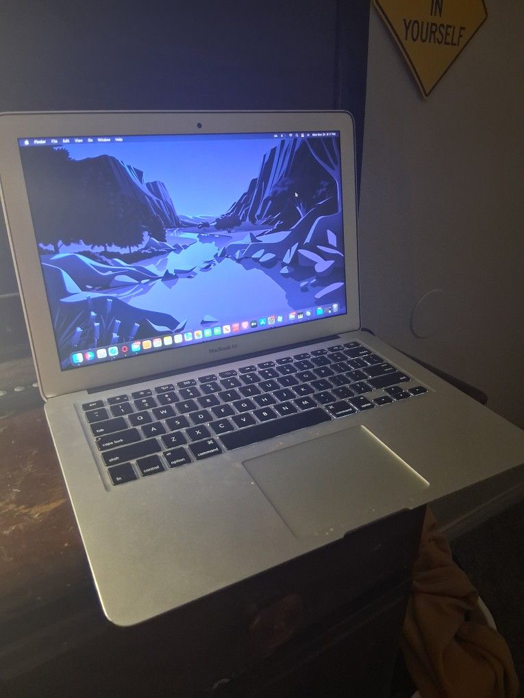 MACBOOK AIR 2017 (PICKUP ONLY)