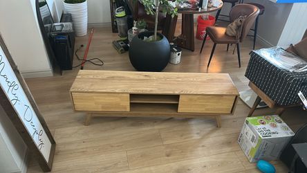 Tv stand