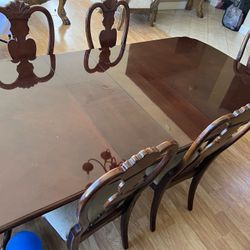 ‼️YES IT IS AVAILABLE ‼️-- Elegant And Sturdy Wooden Dining Table Plus 6 Chairs