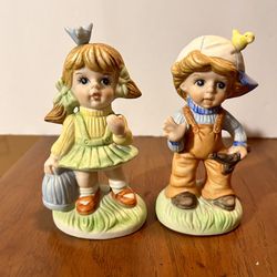 Vintage Homco Boy and girl ceramic figurine With bird on hat 5.25" Tall