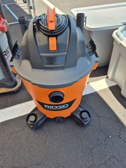 12 gallons ridgid vacuum in very good condition