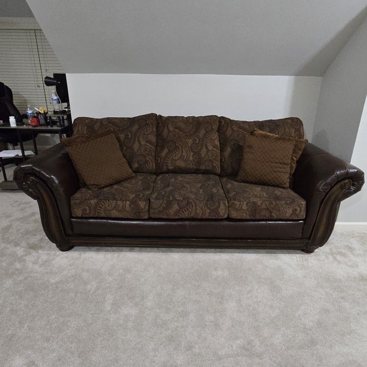Sofa and loveseat set