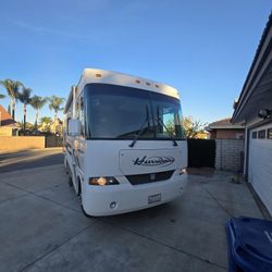 2004 Hurricane Fourwinds 32ft Gas Motorhome 