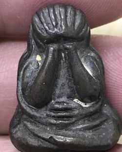 Vintage Bronze Invisible Buddha Close Eyes Figure With 2 Hands Cross Peaceful meditation Position Thai Amulet For Safety Protection Blessed Lp Ngern