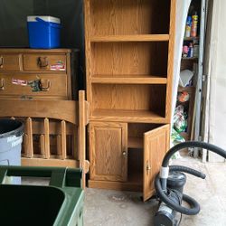 Tall Bookcase With 2 Shelves Behind Bottom Doors