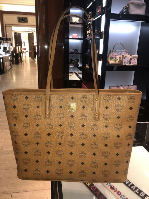 BRAND NEW!! UNUSED!! RECEIPT!! MCM ANYA TOP ZIP SHOPPER IN VISET