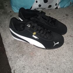 ***Puma Sneakers Women's Size 7***