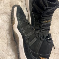 Jordan 11s  Size 7y  Only $70 