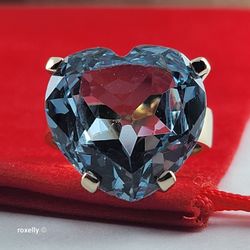 18K Yellow Gold Heart-Shaped Blue Topaz Ring Size 5.75 - Solid Gold!/ Anillo de Oro con 1 Topacio Azul en Forma de Corazón! 👌🎁Post Tags: 14K 18K