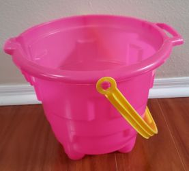 Pink sand bucket