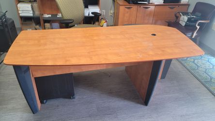 Office desk + bookshelfs + file cabinets