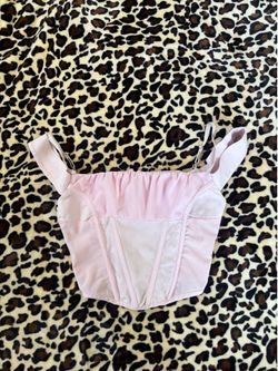 https://offerup.com/redirect/?o=SS5BTQ==.GIA baby pink corset top🩷