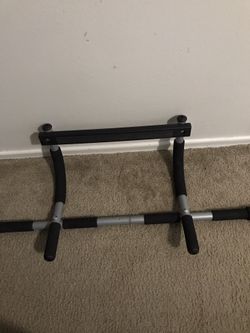 Multi Grip Doorway Pull Up Bar Good condition