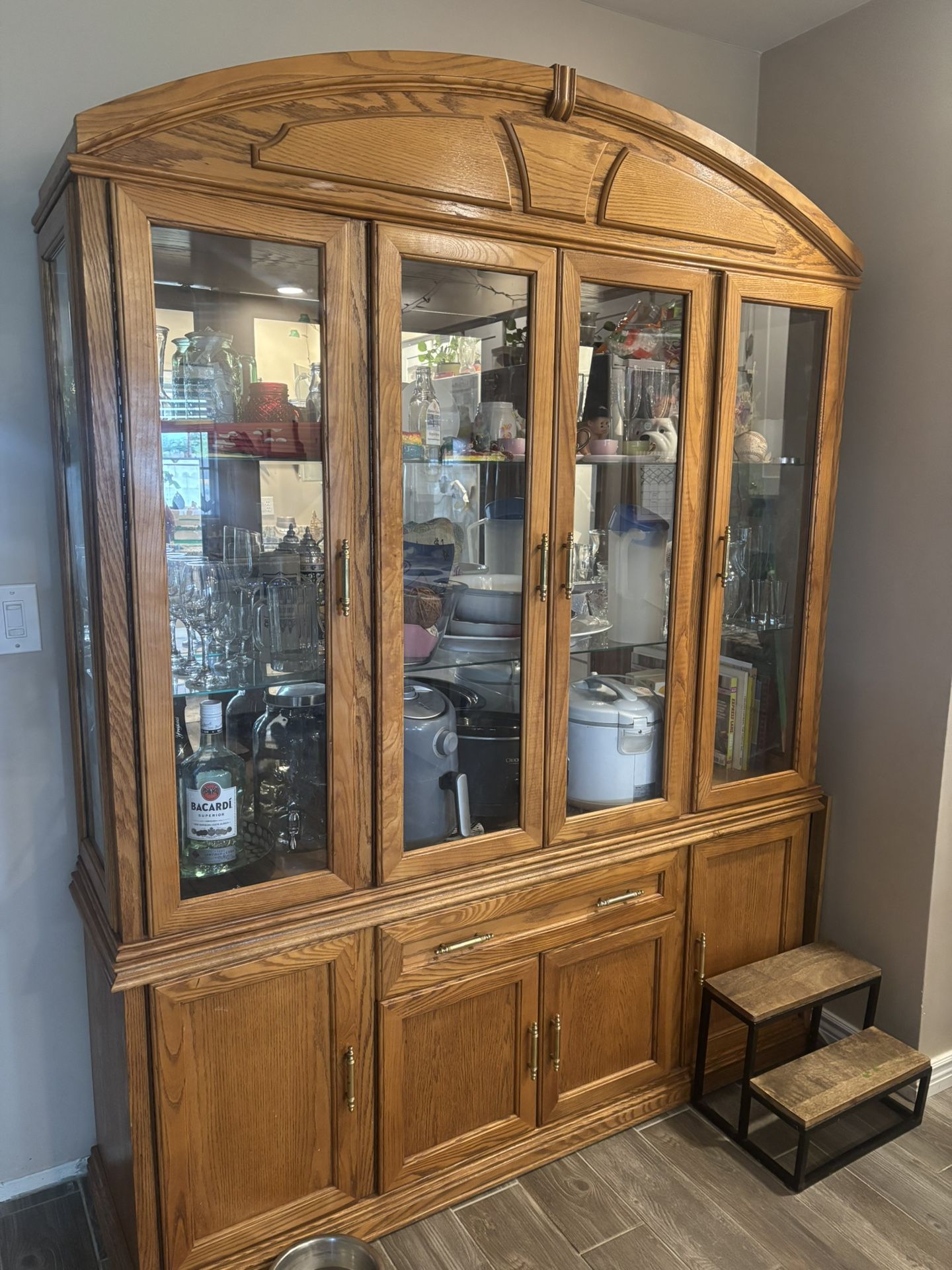 Hutch /china Cabinet