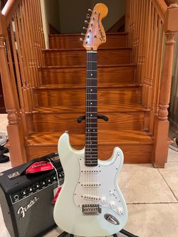 Squier Classic Vibe FSR Stratocaster w/ Fender Champion 20 Amp