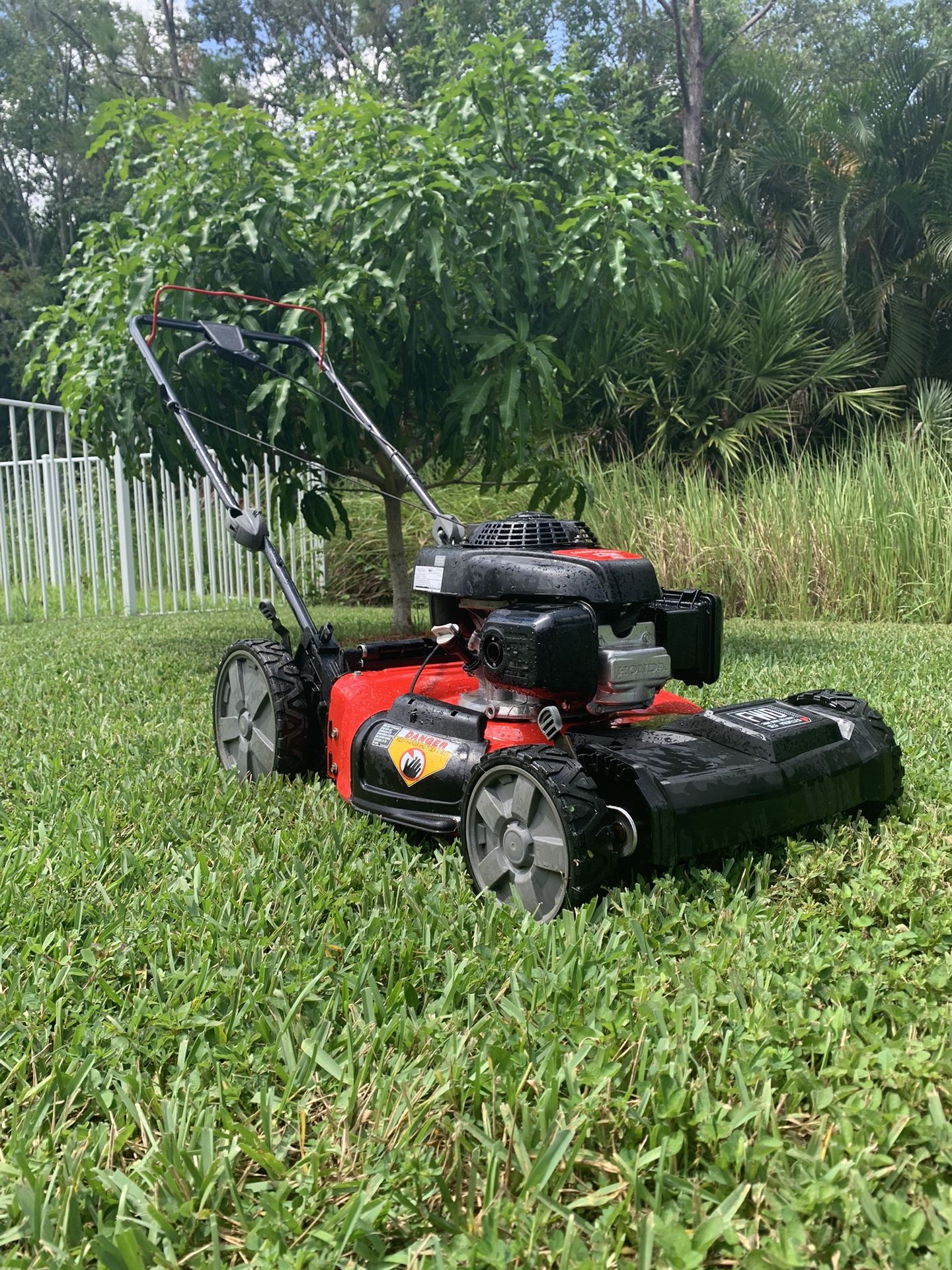 Basically New Craftsman Self Propelled Lawn Mower With Honda GCV160 Engine