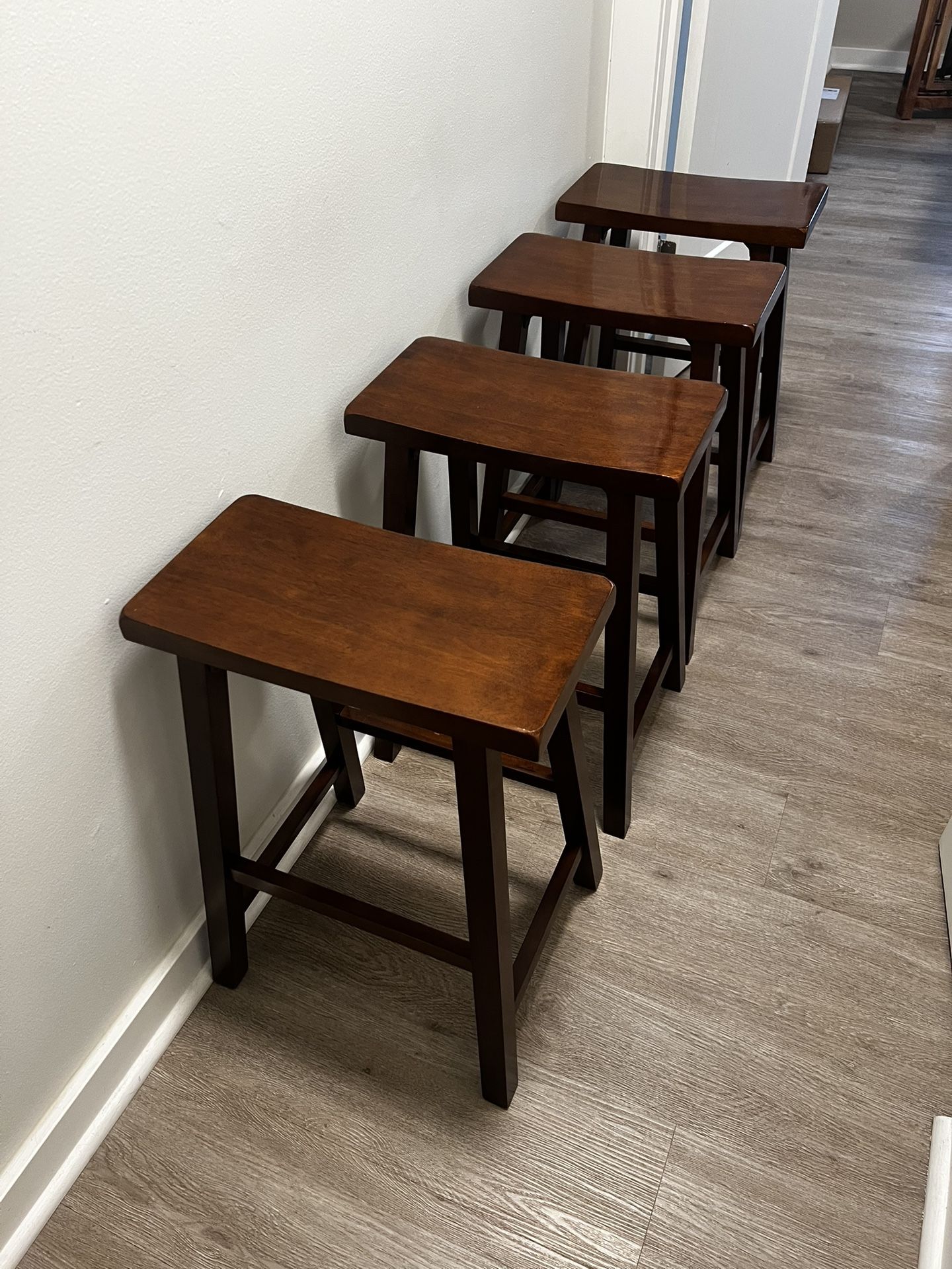 4 Bar Stools / 24” / Excellent Condition