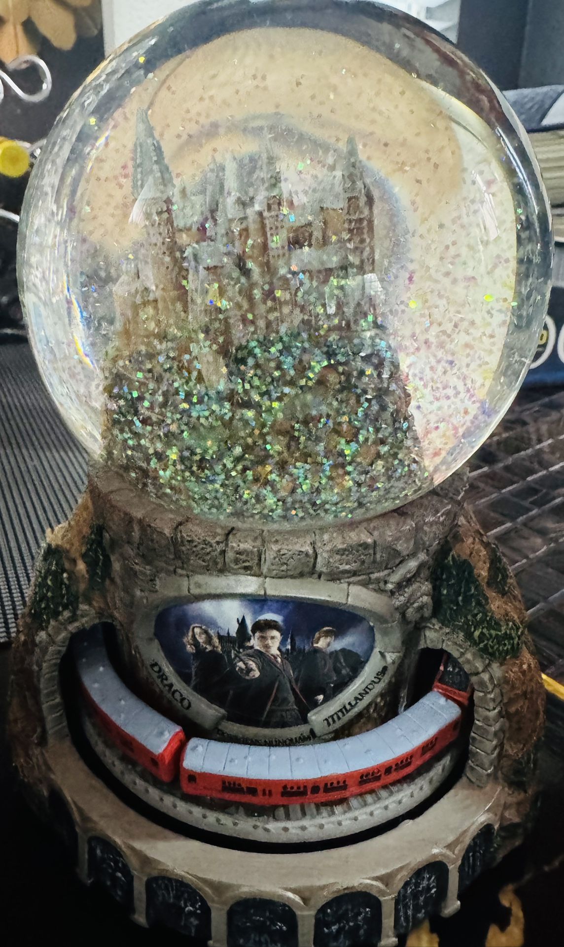 Hogwarts Harry Potter SnowGlobe