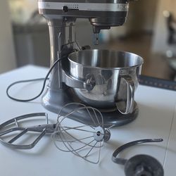 KitchenAid  Professional 600 Stand Mixer 6QT Silver W/ 3 Attachments