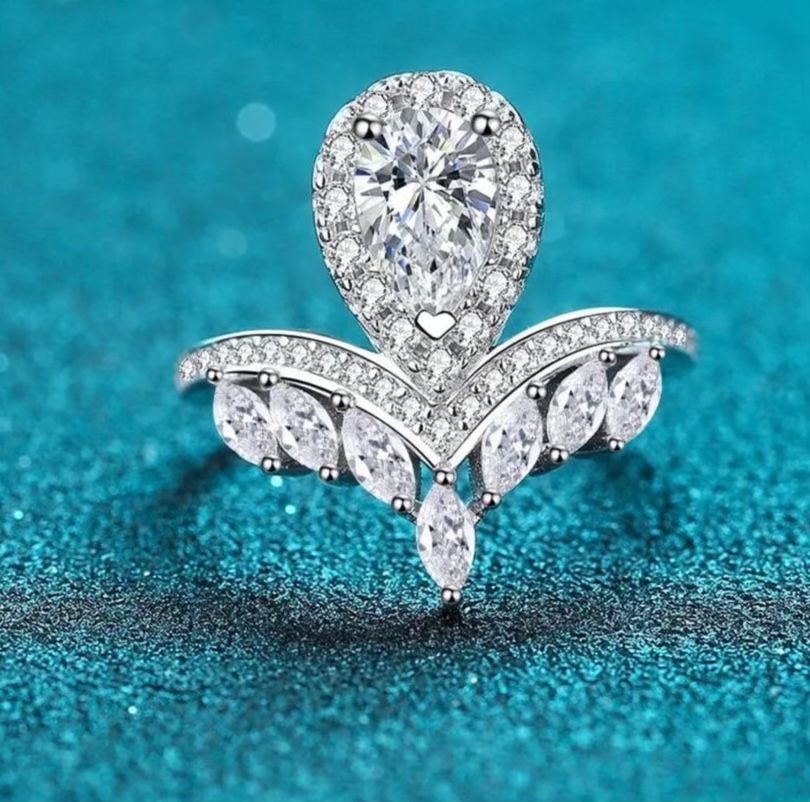 โ
2CT Excellent Cut Water๐ฅ๐ฅ ๐ฆ Drop Moissanite ๐ฅ๐ฅWomen Wedding ๐ฅ๐ฅRing ๐ Size 6.5