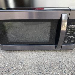 Hamilton Beach 1.1 Cu. Ft. 1000W Black Stainless Steel Microwave