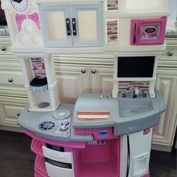 Step 2 Kitchen Set with Accessories and fake money