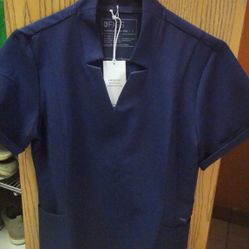 New FIGS Scrub Top